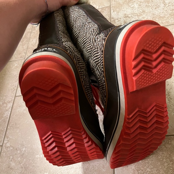 Sorel winter boot - Picture 2 of 4